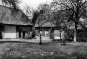 Het ouderlijke huis van Maurice Blommaert te Horebeke, recht tegenover het protestants kerkje op Korsele